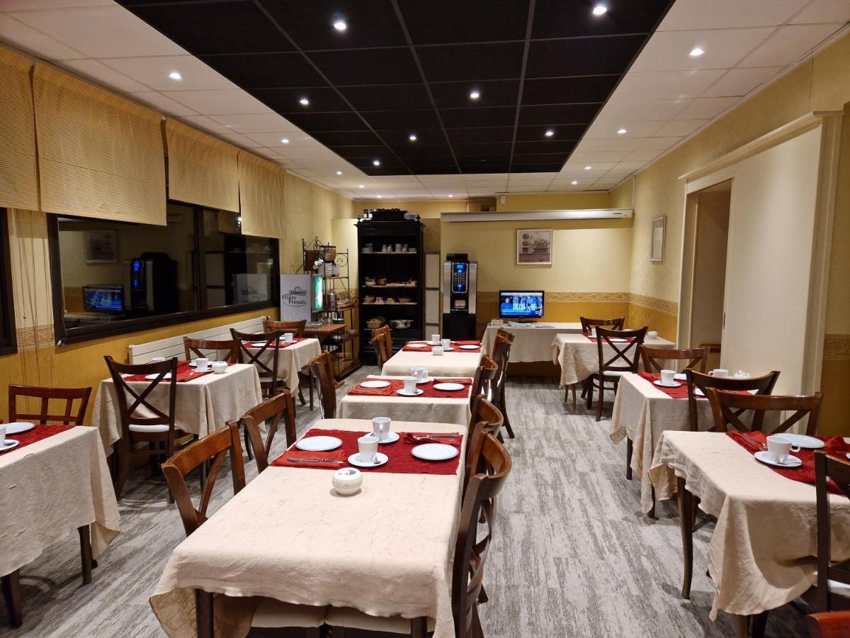 Logis Hotel-Restaurant Les Airelles Neufchatel-en-Bray Exterior photo