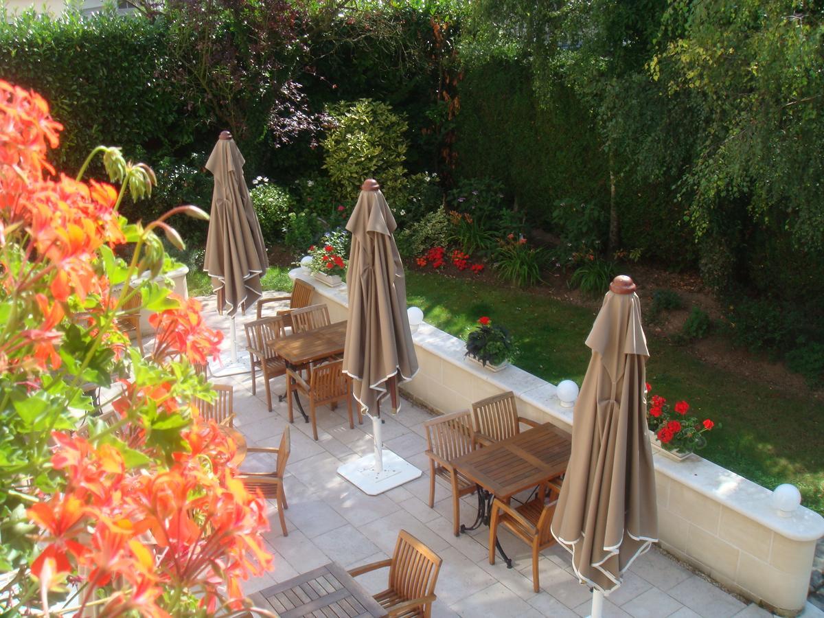 Logis Hotel-Restaurant Les Airelles Neufchatel-en-Bray Exterior photo
